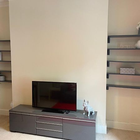 Beautiful 2 Bedroom Apartment- Prime Location, Aberdeen Centre ภายนอก รูปภาพ