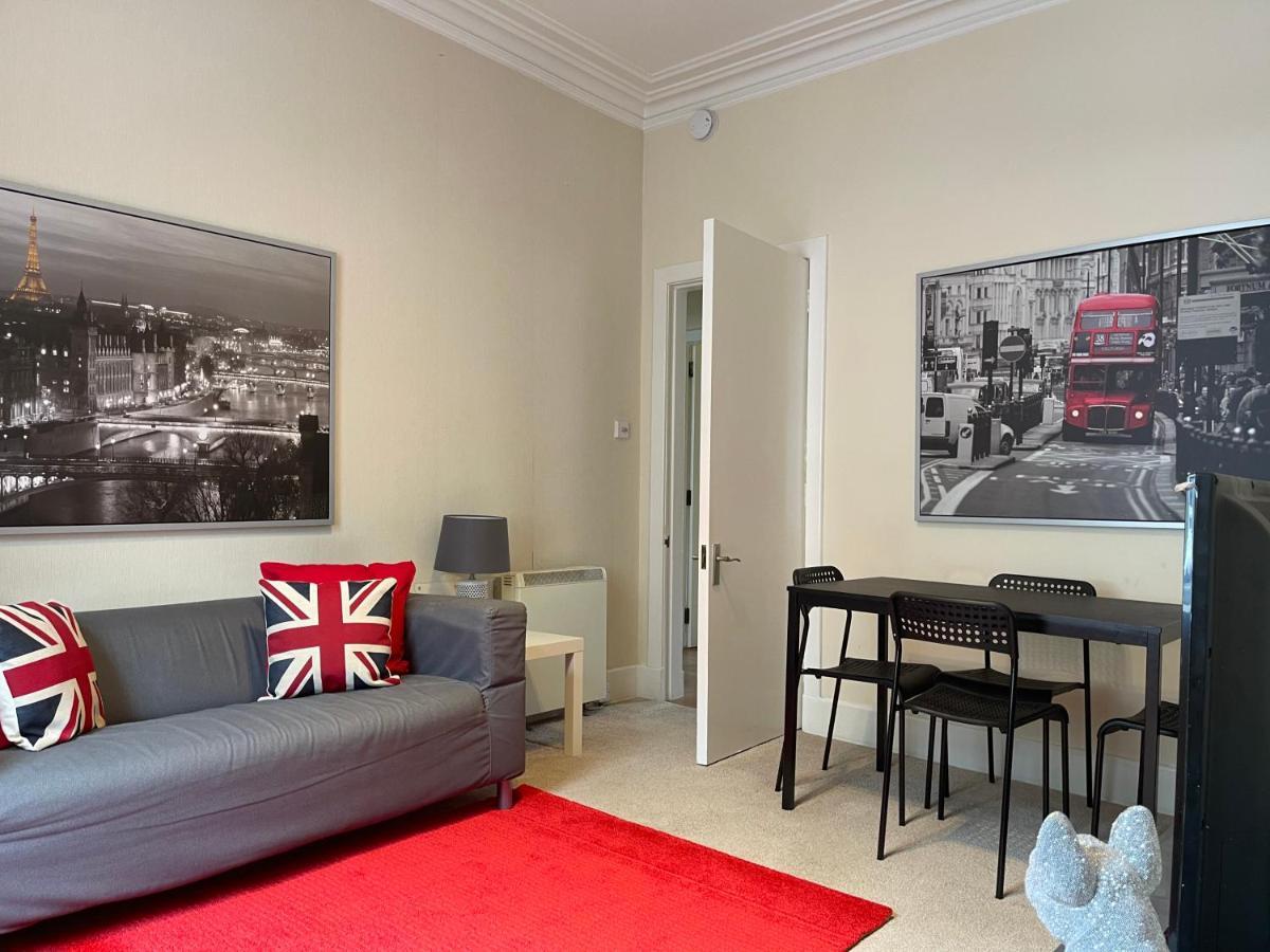 Beautiful 2 Bedroom Apartment- Prime Location, Aberdeen Centre ภายนอก รูปภาพ