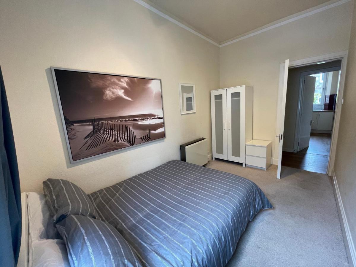 Beautiful 2 Bedroom Apartment- Prime Location, Aberdeen Centre ภายนอก รูปภาพ