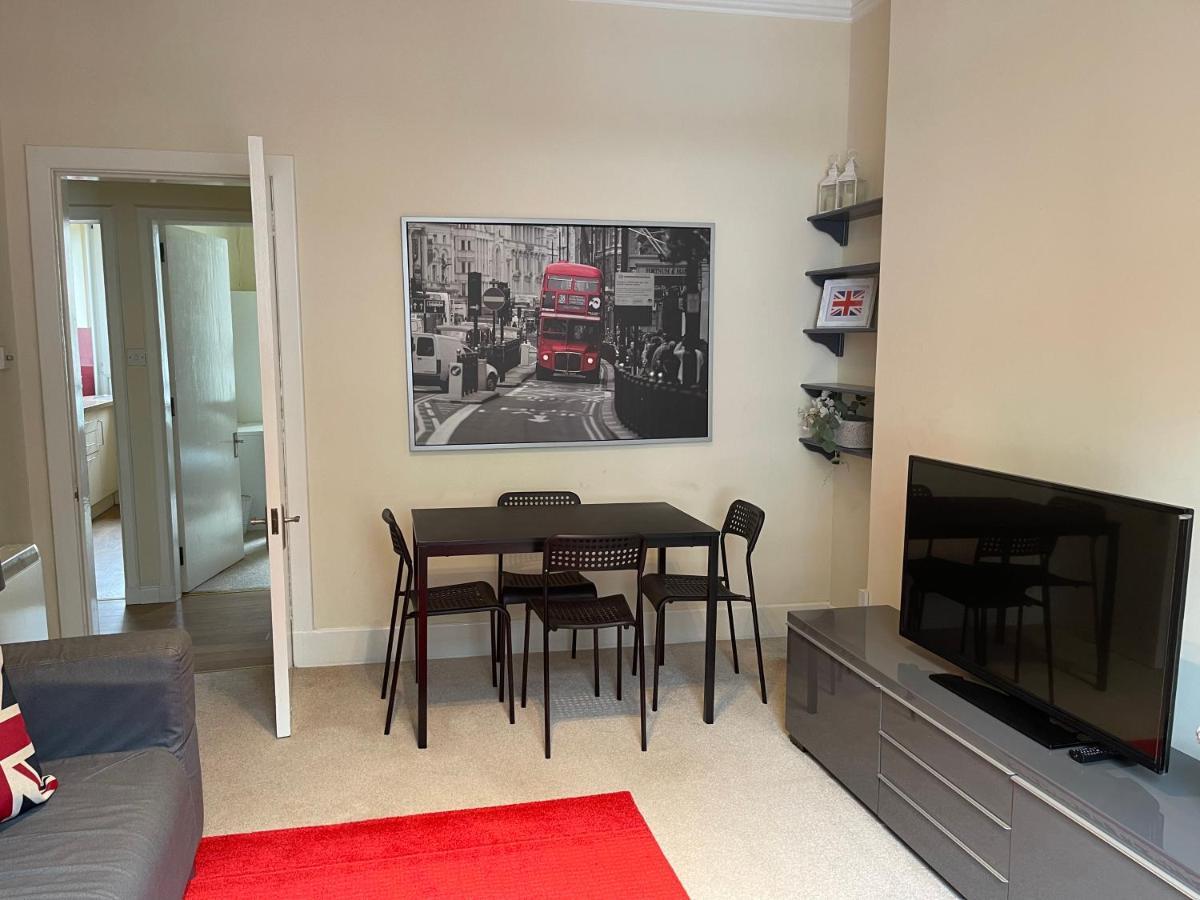 Beautiful 2 Bedroom Apartment- Prime Location, Aberdeen Centre ภายนอก รูปภาพ