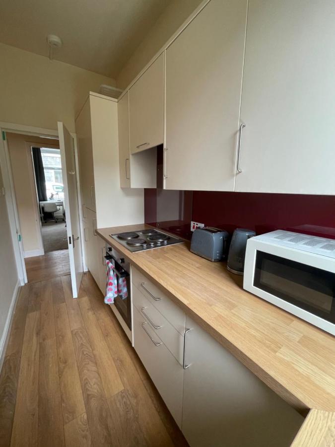 Beautiful 2 Bedroom Apartment- Prime Location, Aberdeen Centre ภายนอก รูปภาพ