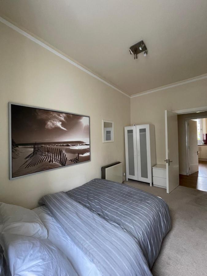 Beautiful 2 Bedroom Apartment- Prime Location, Aberdeen Centre ภายนอก รูปภาพ