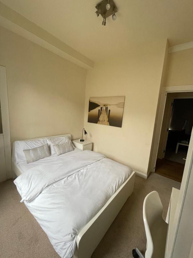 Beautiful 2 Bedroom Apartment- Prime Location, Aberdeen Centre ภายนอก รูปภาพ